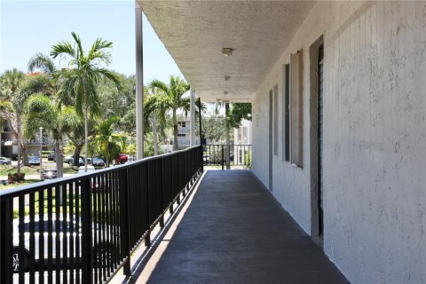 Condominio en venta en Tamarac, Florida, 2 dormitorios, 88.26 m2 № 1268747 - foto 18