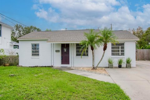 Casa en venta en Tampa, Florida, 2 dormitorios, 86.31 m2 № 1407437 - foto 1