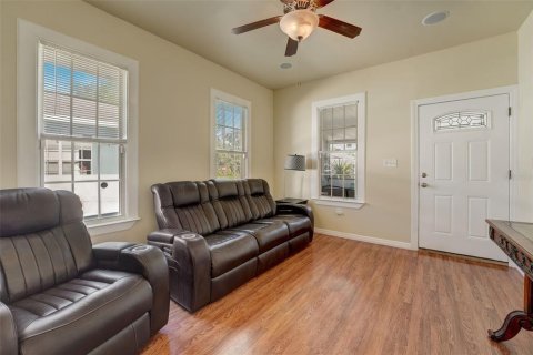 House in Tampa, Florida 3 bedrooms, 129.88 sq.m. № 1113250 - photo 6