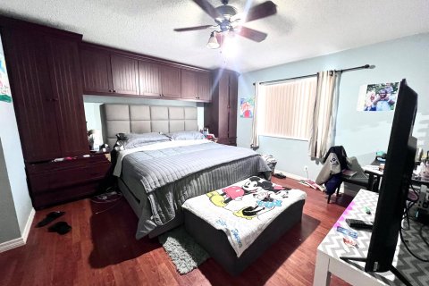House in Deerfield Beach, Florida 4 bedrooms, 174.1 sq.m. № 868512 - photo 12