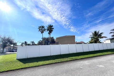 Villa ou maison à vendre à Deerfield Beach, Floride: 4 chambres, 174.1 m2 № 868512 - photo 1