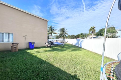 Casa en venta en Deerfield Beach, Florida, 4 dormitorios, 174.1 m2 № 868512 - foto 3