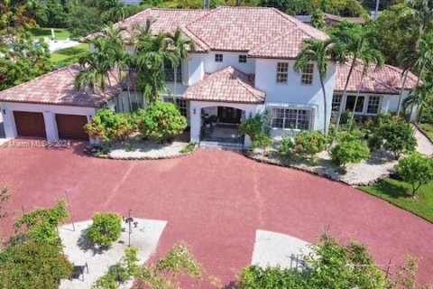 House in Miami, Florida 6 bedrooms, 487.09 sq.m. № 1329651 - photo 3