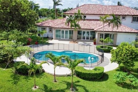 Villa ou maison à vendre à Miami, Floride: 6 chambres, 487.09 m2 № 1329651 - photo 2