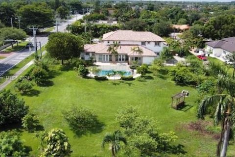 House in Miami, Florida 6 bedrooms, 487.09 sq.m. № 1329651 - photo 29