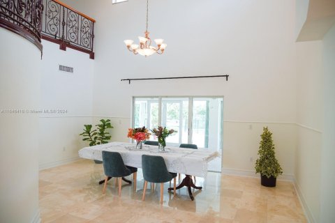 Villa ou maison à vendre à Miami, Floride: 6 chambres, 487.09 m2 № 1329651 - photo 13