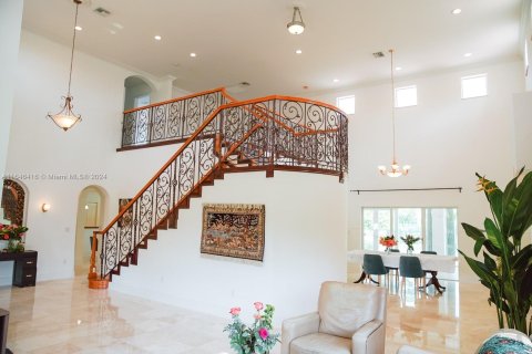 Casa en venta en Miami, Florida, 6 dormitorios, 487.09 m2 № 1329651 - foto 10