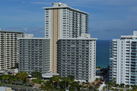 Condo in Fort Lauderdale, Florida, 1 bedroom  № 984056 - photo 10