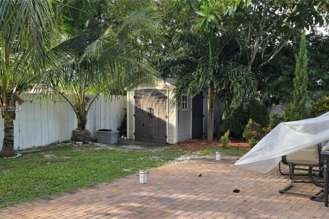 House in Fort Lauderdale, Florida 4 bedrooms, 108.51 sq.m. № 1408946 - photo 27