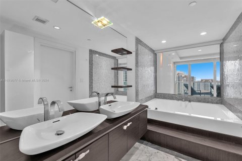 Condominio en venta en Miami, Florida, 2 dormitorios, 139.35 m2 № 1409047 - foto 15