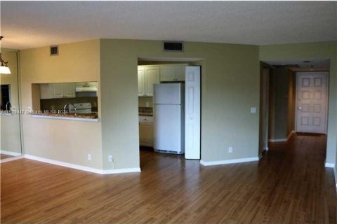Copropriété à vendre à Pembroke Pines, Floride: 1 chambre, 78.04 m2 № 983294 - photo 3
