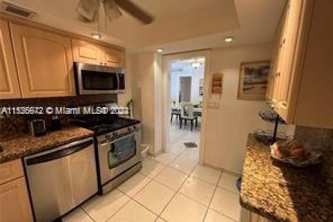Condominio en venta en Hallandale Beach, Florida, 2 dormitorios, 115.94 m2 № 991155 - foto 9