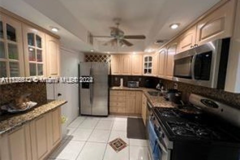 Condominio en venta en Hallandale Beach, Florida, 2 dormitorios, 115.94 m2 № 991155 - foto 8