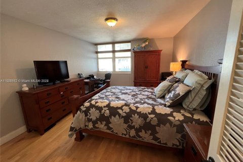 Condominio en venta en Hallandale Beach, Florida, 2 dormitorios, 115.94 m2 № 991155 - foto 10