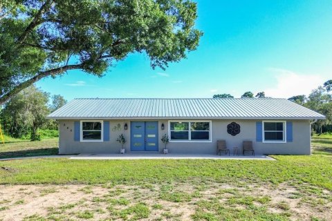 House in Sebring, Florida 3 bedrooms, 172.33 sq.m. № 1313653 - photo 1