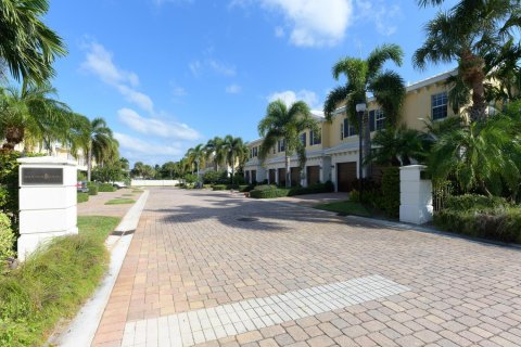 Townhouse in North Palm Beach, Florida 3 bedrooms, 233.09 sq.m. № 850001 - photo 24