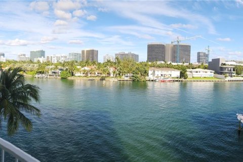 Condo in Bay Harbor Islands, Florida, 2 bedrooms  № 1394351 - photo 30