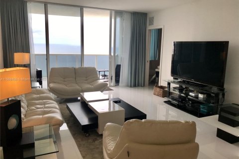 Condo in Sunny Isles Beach, Florida, 2 bedrooms  № 1394352 - photo 29