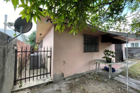 House in Miami, Florida 3 bedrooms, 138.8 sq.m. № 1427327 - photo 4