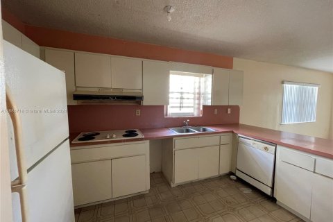 House in Miami, Florida 3 bedrooms, 138.8 sq.m. № 1427327 - photo 8