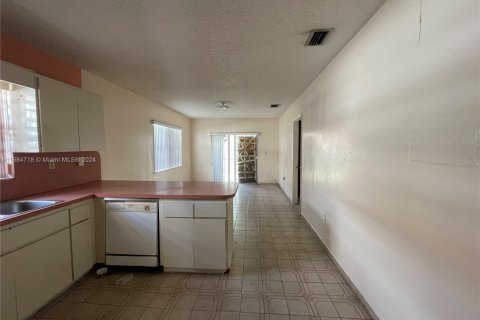 House in Miami, Florida 3 bedrooms, 138.8 sq.m. № 1427327 - photo 9