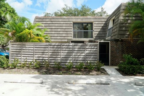 Townhouse in Palm Beach Gardens, Florida 2 bedrooms, 138.24 sq.m. № 1330700 - photo 1