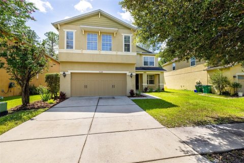 Villa ou maison à louer à Wesley Chapel, Floride: 5 chambres, 322.74 m2 № 1349202 - photo 1