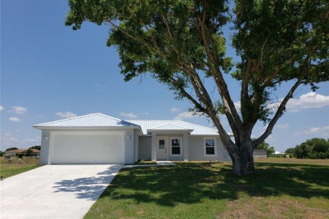 House in Sebring, Florida 3 bedrooms, 140.1 sq.m. № 1192274 - photo 1