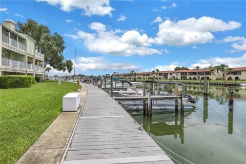 Townhouse in Treasure Island, Florida 2 bedrooms, 171.4 sq.m. № 1303691 - photo 30