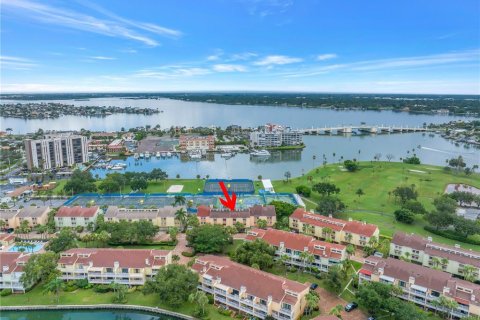 Adosado en venta en Treasure Island, Florida, 2 dormitorios, 171.4 m2 № 1303691 - foto 3