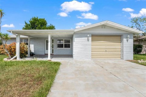 Villa ou maison à vendre à New Port Richey, Floride: 2 chambres, 101.08 m2 № 1303890 - photo 1