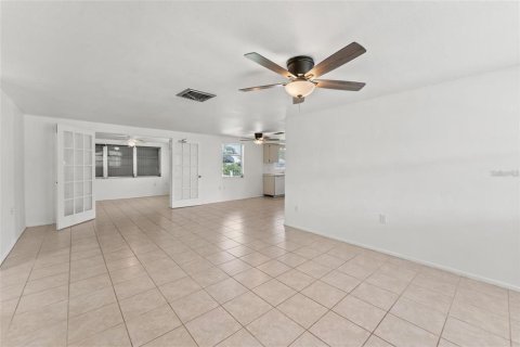 House in New Port Richey, Florida 2 bedrooms, 101.08 sq.m. № 1303890 - photo 7