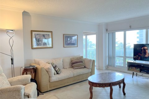 Condo in Fort Lauderdale, Florida, 2 bedrooms  № 987203 - photo 2