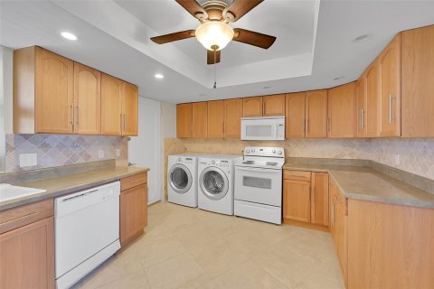 Condo in Fort Lauderdale, Florida, 1 bedroom  № 1210425 - photo 22