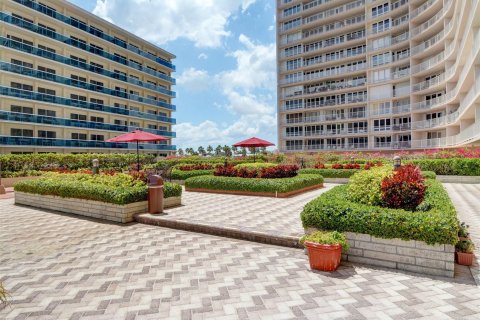 Condo in Fort Lauderdale, Florida, 1 bedroom  № 1210425 - photo 1