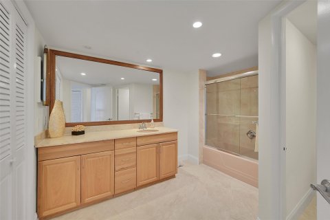 Condo in Fort Lauderdale, Florida, 1 bedroom  № 1210425 - photo 12