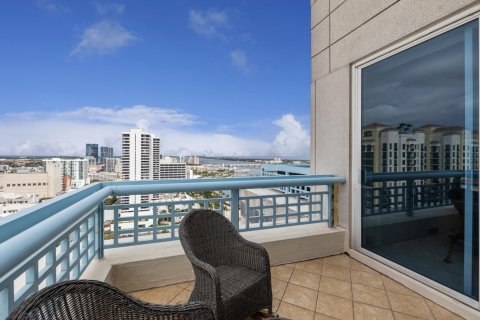 Condo in West Palm Beach, Florida, 2 bedrooms  № 959241 - photo 1
