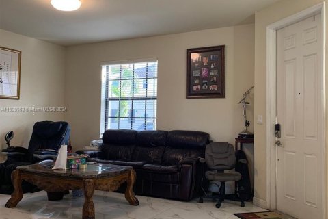 Townhouse in Hialeah, Florida 3 bedrooms, 146.23 sq.m. № 995587 - photo 8
