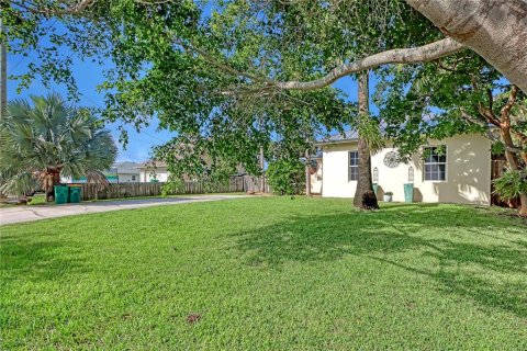 House in Melbourne Beach, Florida 3 bedrooms, 171.68 sq.m. № 1383408 - photo 3