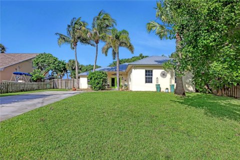 House in Melbourne Beach, Florida 3 bedrooms, 171.68 sq.m. № 1383408 - photo 4