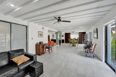 House in Fort Lauderdale, Florida 2 bedrooms, 174.1 sq.m. № 1309920 - photo 14