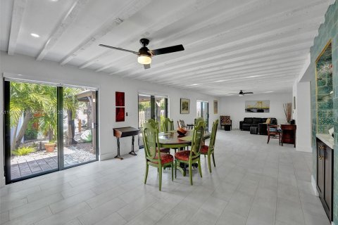 House in Fort Lauderdale, Florida 2 bedrooms, 174.1 sq.m. № 1309920 - photo 12