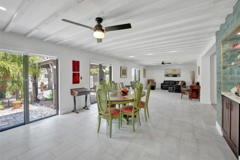 House in Fort Lauderdale, Florida 2 bedrooms, 174.1 sq.m. № 1309920 - photo 17