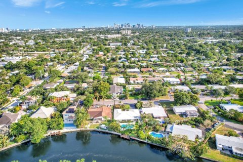 House in Wilton Manors, Florida 3 bedrooms, 165.18 sq.m. № 1188812 - photo 2