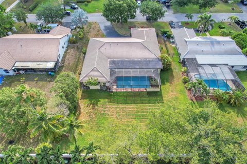 Villa ou maison à vendre à Coral Springs, Floride: 4 chambres, 257.53 m2 № 1188811 - photo 3