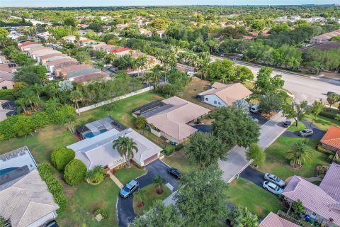 Villa ou maison à vendre à Coral Springs, Floride: 4 chambres, 257.53 m2 № 1188811 - photo 6