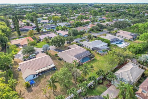 Villa ou maison à vendre à Coral Springs, Floride: 4 chambres, 257.53 m2 № 1188811 - photo 7