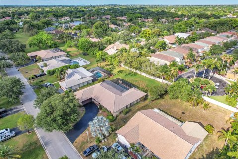 Villa ou maison à vendre à Coral Springs, Floride: 4 chambres, 257.53 m2 № 1188811 - photo 8