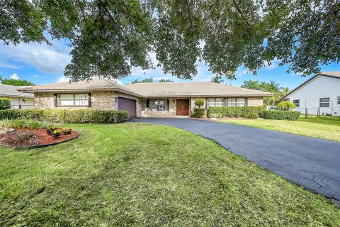 Villa ou maison à vendre à Coral Springs, Floride: 4 chambres, 257.53 m2 № 1188811 - photo 2