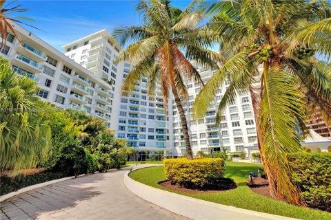 Copropriété à vendre à Miami Beach, Floride: 2 chambres, 95.69 m2 № 1271390 - photo 24